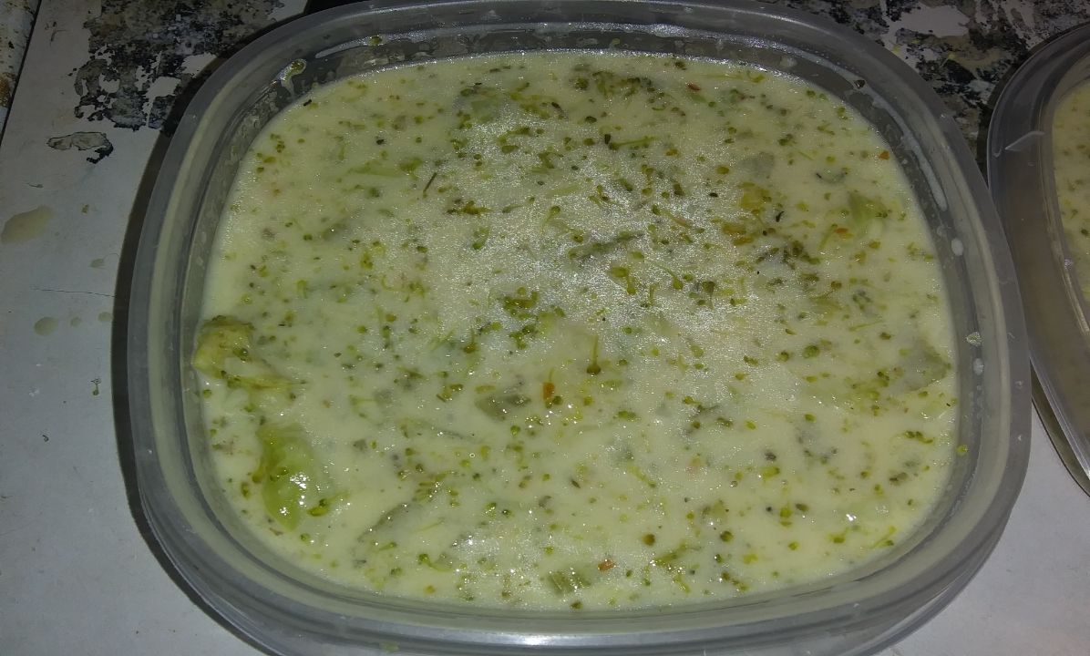 Keto broccoli and Cheese soup