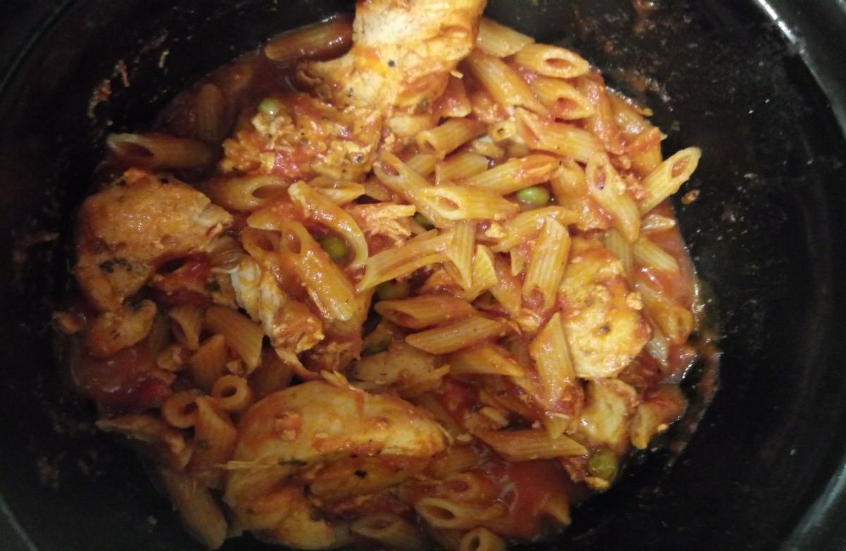 Crock pot Chicken w pasta in sauce