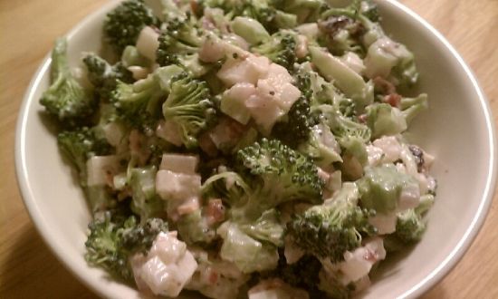 Broccoli Salad w/Thick-Cut Peppered Bacon