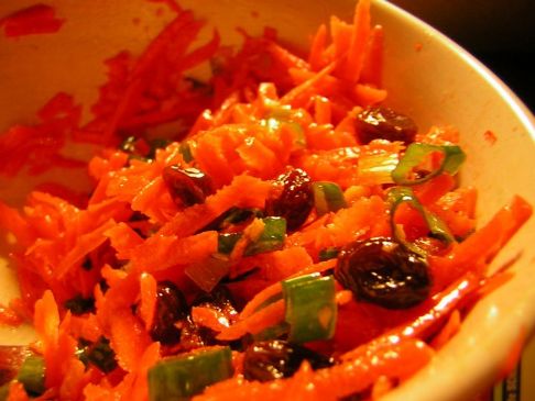 Carrot and raisin raw salad