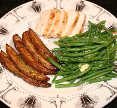 Andi's 'Blackened' Chicken with Garlic Haricots Vert (greenbeans), and rosemary oven fries.