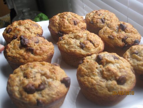 Oatmeal Banana Muffins with dark chocolate chips