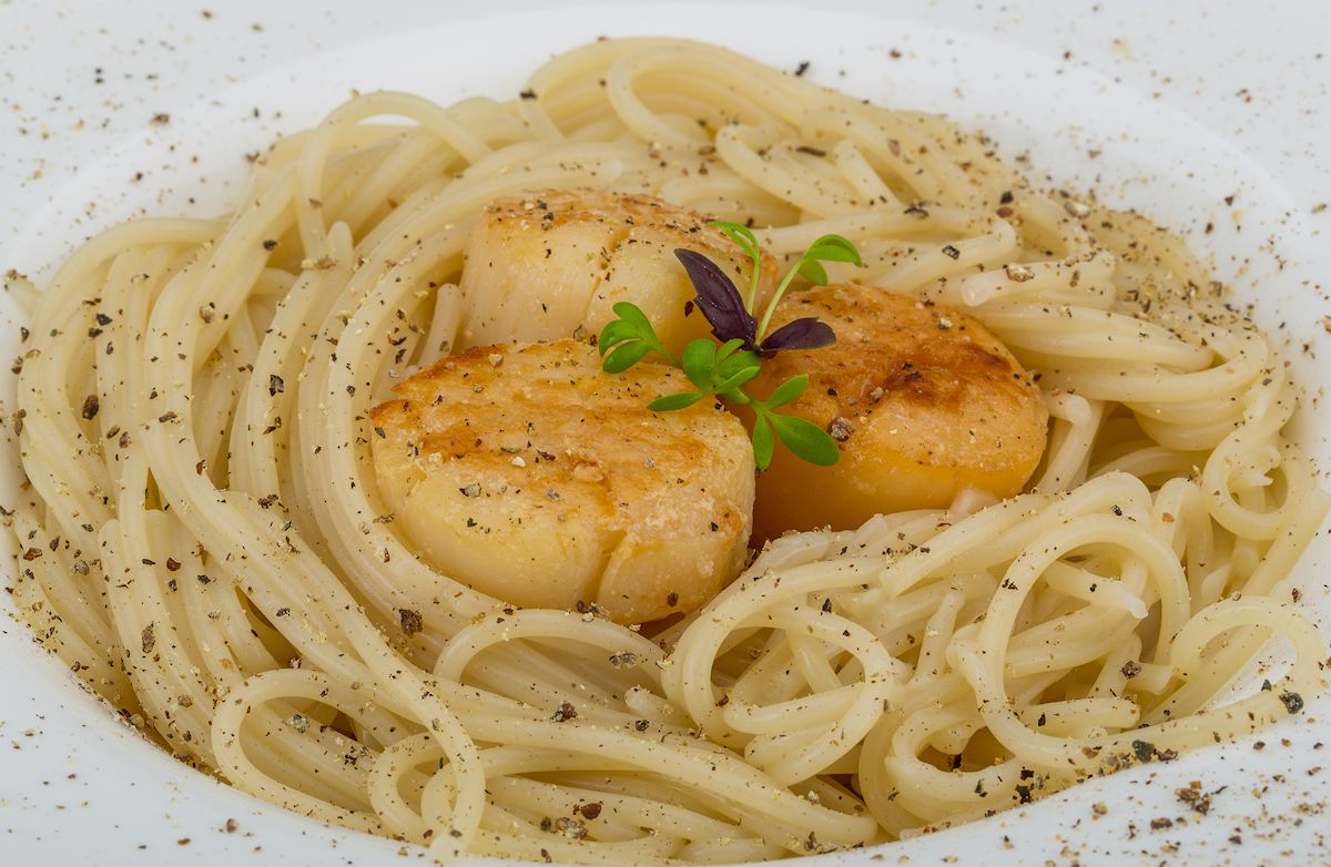 Scallops In White Wine Sauce With Whole-Wheat Linguine