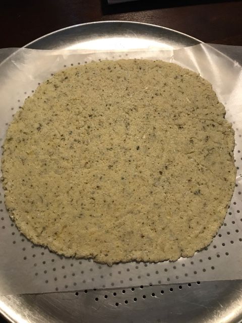 Cauliflower pizza crust (By HerNeeNee)