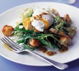 Smoked haddock salad with poached eggs and cro?tons