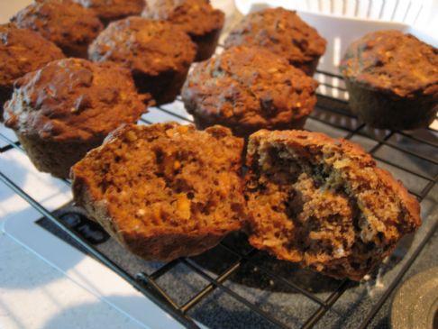 Full nutrition Apple-Carrot-oatmeal Muffins
