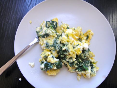 Spinach, Egg, and Feta Breakfast Scramble