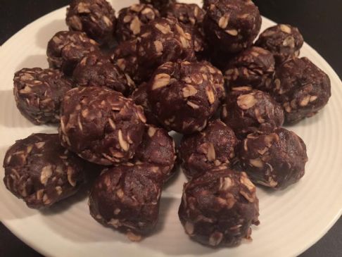 Peanut Butter and Chocolate Protein Snack Bites