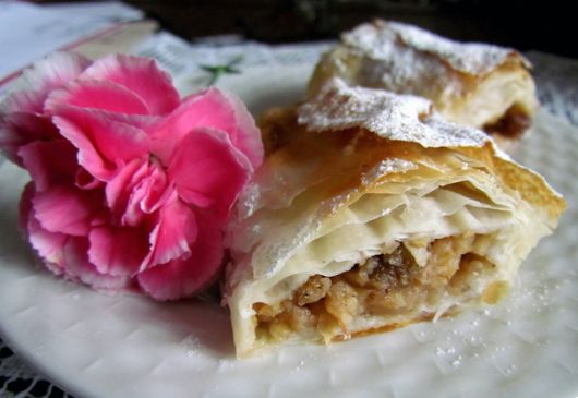 Delicious serbian apple pie (Pita savijaca sa jabukama)