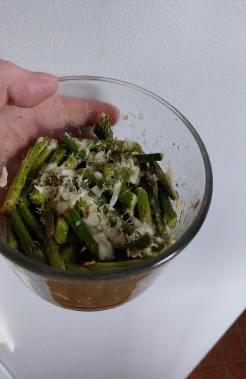 Baked asparagus with parmesan