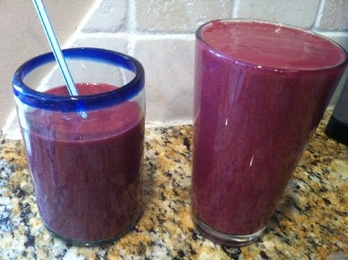 Berry Antioxidant Smoothie with Kale and Spinach