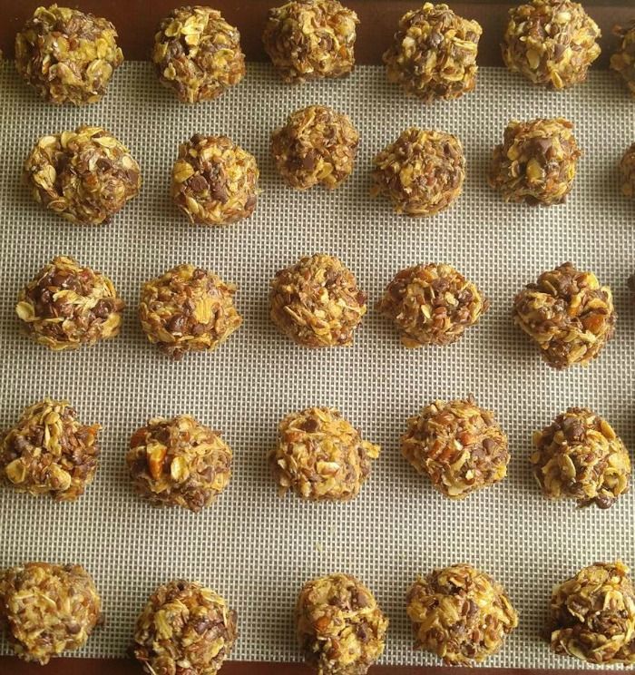 Peanut butter oatmeal energy bites