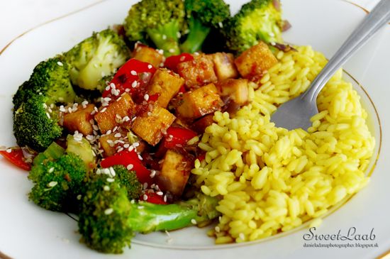 Teriyaki tofu with broccoli