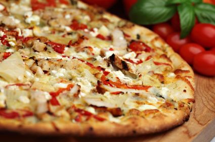 A Slimmer Slice: Fresh Tomato and Chicken Pizza