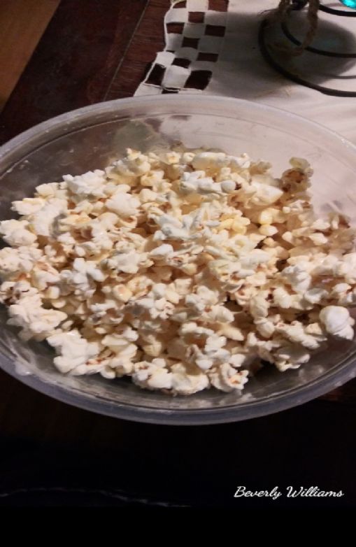 Beverly's frosting popcorn