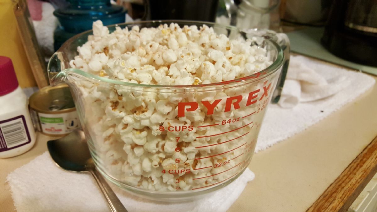 Popcorn homemade popped 1c=58cals Sesame Oil, white kernels pop corn