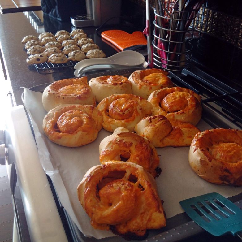 Cheesy Pizza Buns breadmaker recipe