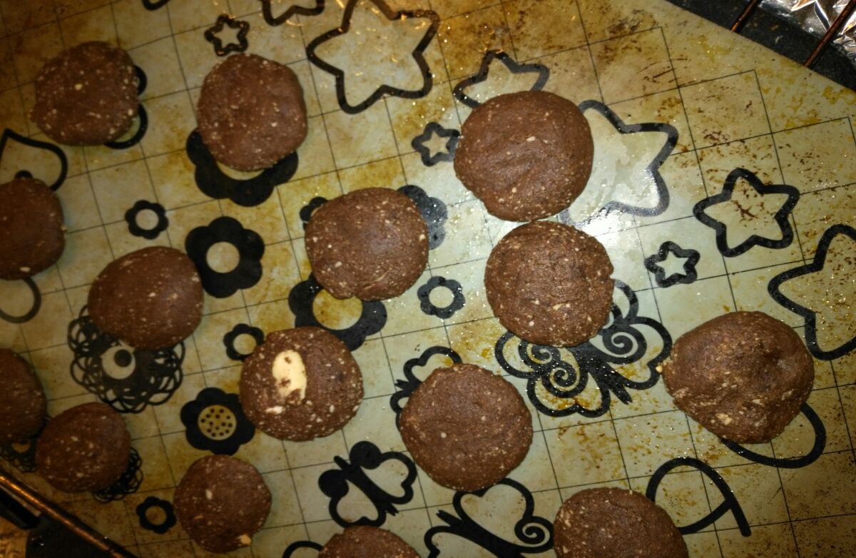 Low carb chocolate, peanut, almond butter cookies
