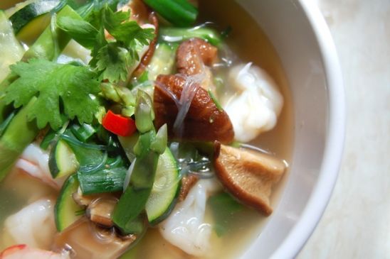 Bean thread noodle soup with prawns and vegetables