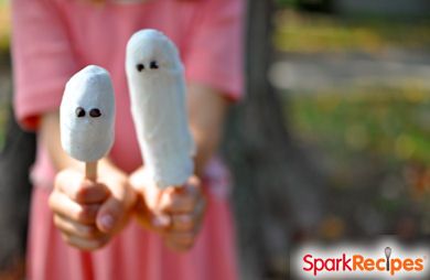 Banana-Yogurt Ghosts (Healthy Halloween Popsicles)