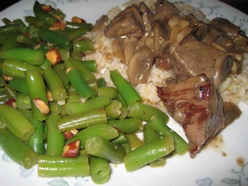 Beef tips with mushrooms, green bean almandine and brown rice