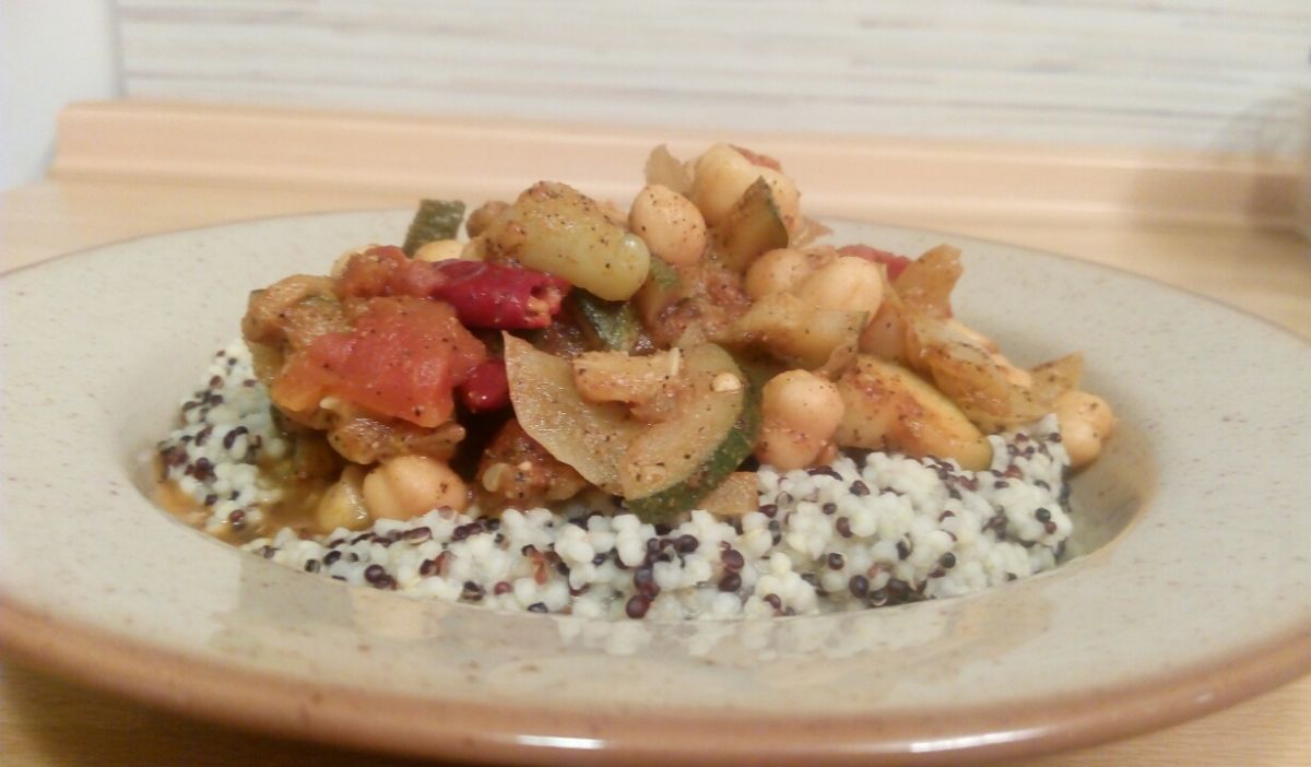 Quinoa with chickpeas and veggies