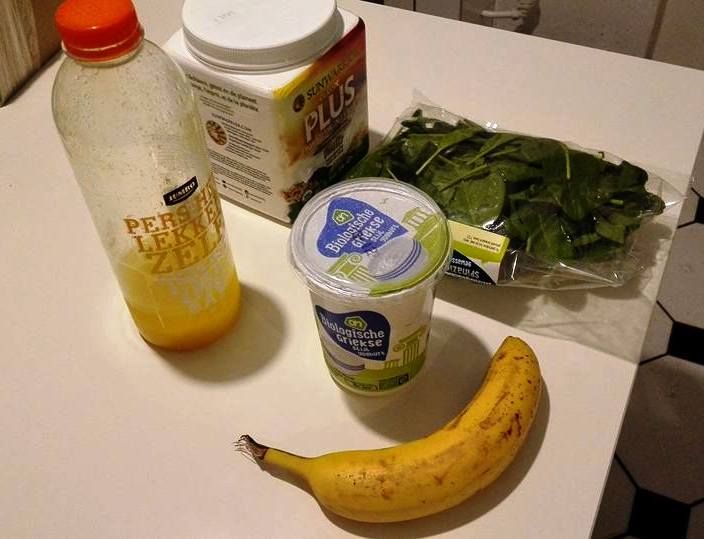 Smoothie with Banana and Spinach