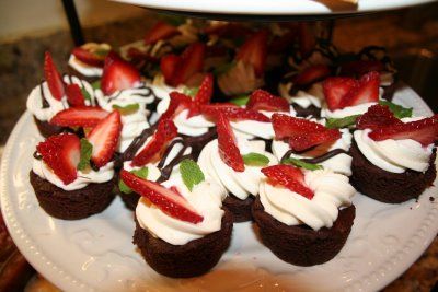 Tuxedo Brownie Cups from Pampered Chef