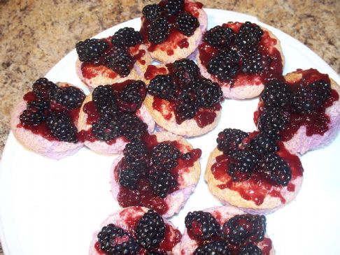 Stephanie Louise's 80 Calorie Blackberry Cupcakes