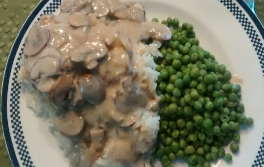 Pork chops in mushrooms sauce