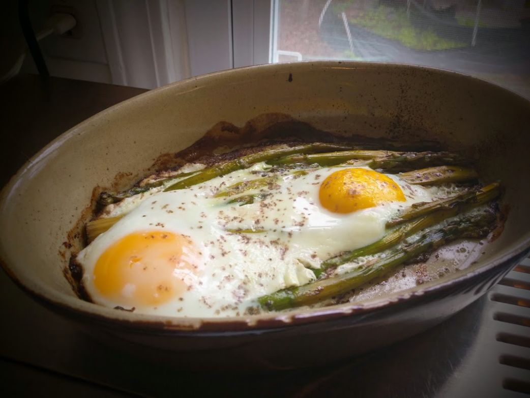 roasted asparagus with egg