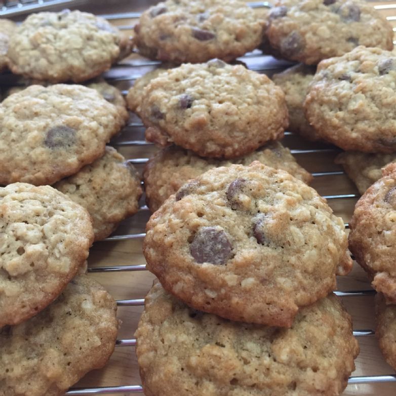 Oatmeal and Milk Chocolate Chip Cookies