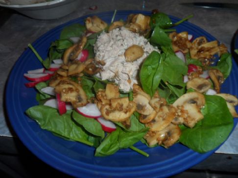 Spinach Garlic Mushroom and Tuna Salad
