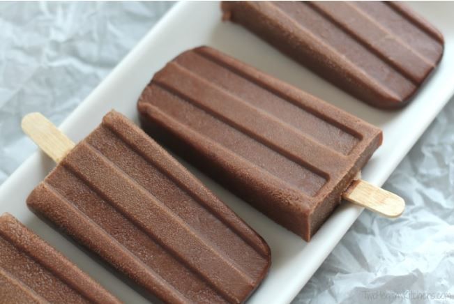 4-Ingredient Fat Free Chocolate Pops (Easy Homemade Fudgesicles)