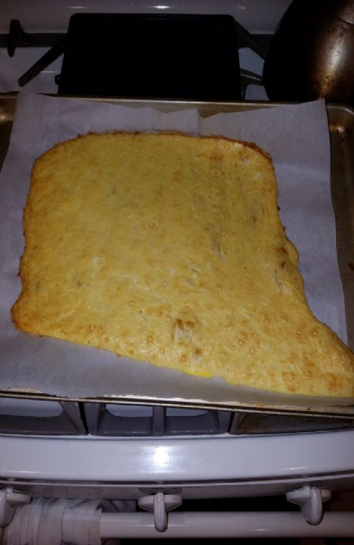 Egg and mozzarella pizza crust (1/2 pie)