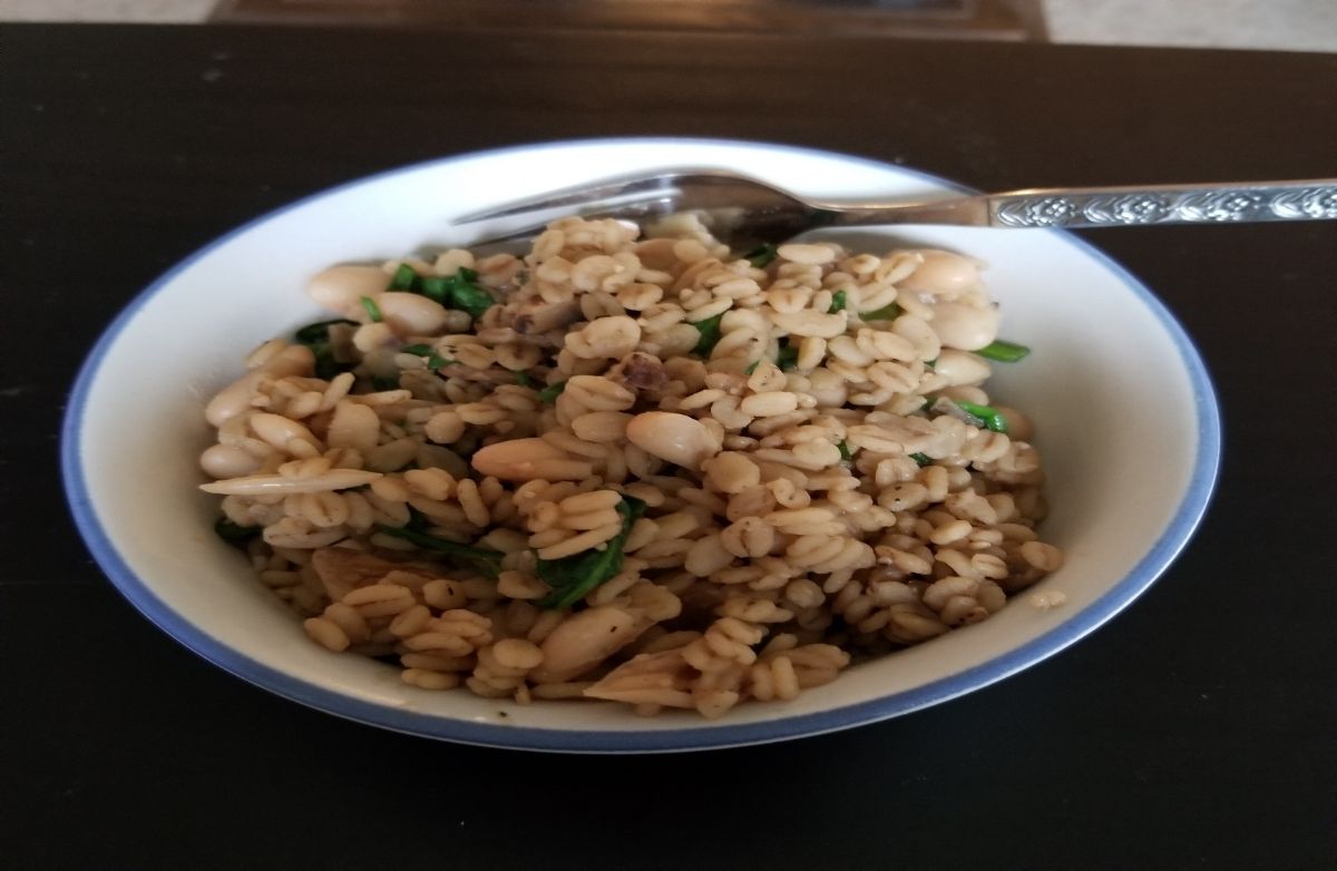 Cannellini Beans, Mushroom, Spinach Skillet