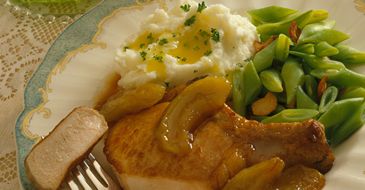 Sweet and Spicy Pork Chops (With Apples)