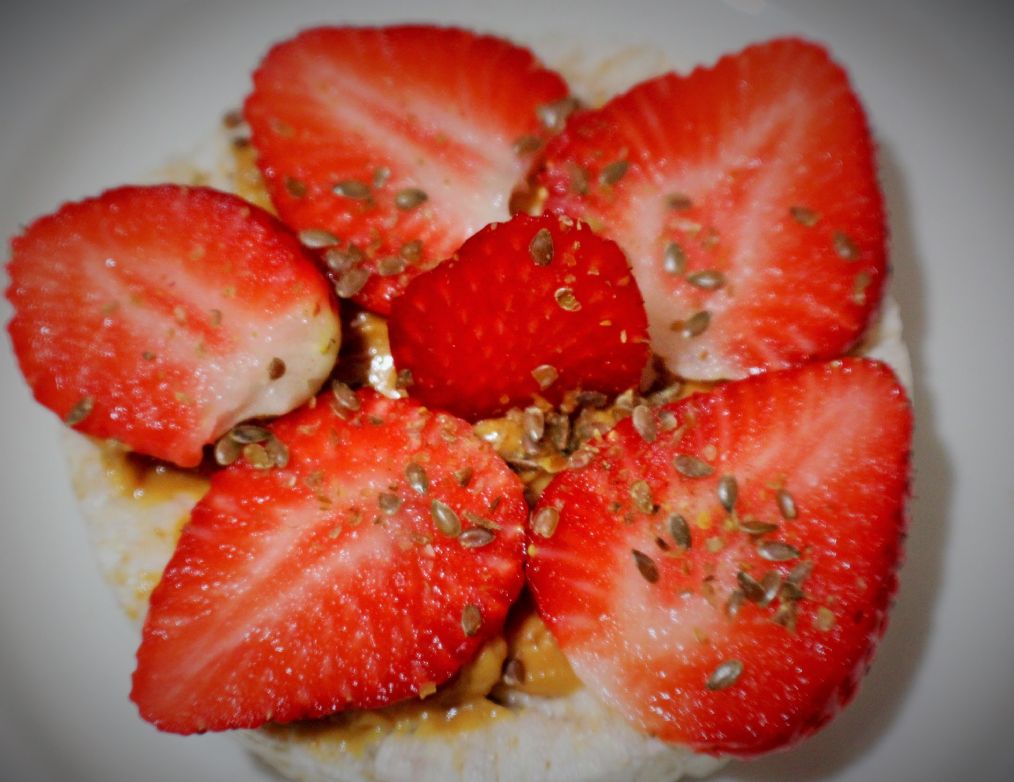 Strawberry Vanilla Yogurt Rice Cake