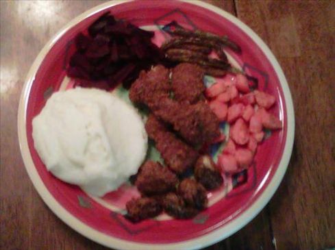 Kelly's Chicken Nuggets with Veggies and Mashed pOtatOes!