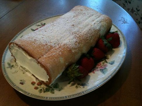 Dollbabe56's Sponge Cake Roll with Strawberries