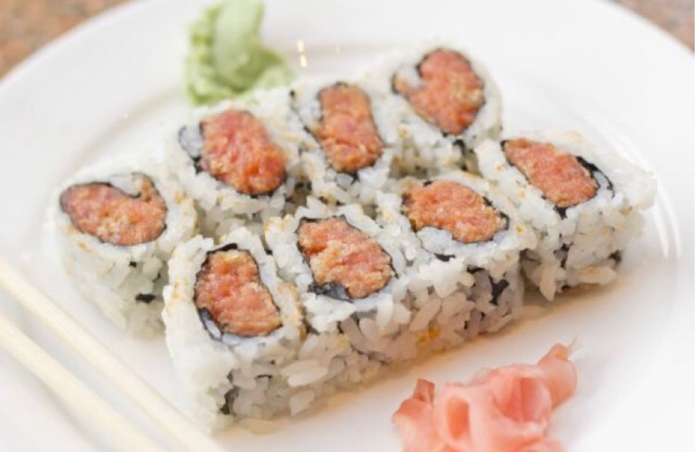 spicy tuna sushi rolls