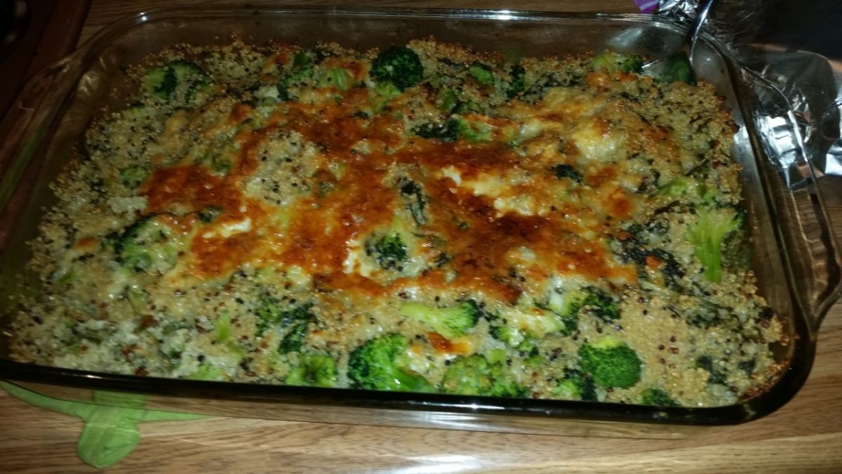 BROCCOLI QUINOA CASSEROLE