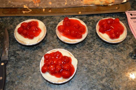 Cherry Cheesecake Mini Pie with Pudding