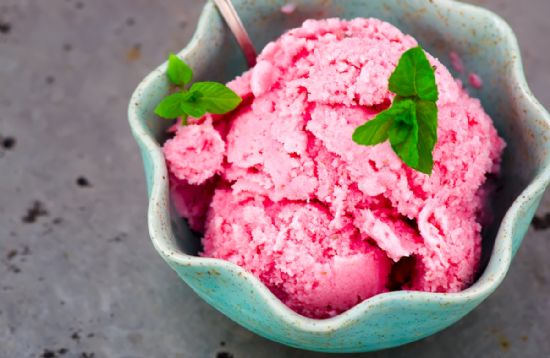 Clean Strawberry Frozen Yogurt