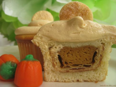 Pumpkin Pie Cupcakes with Cinnamon Cream Cheese Frosting