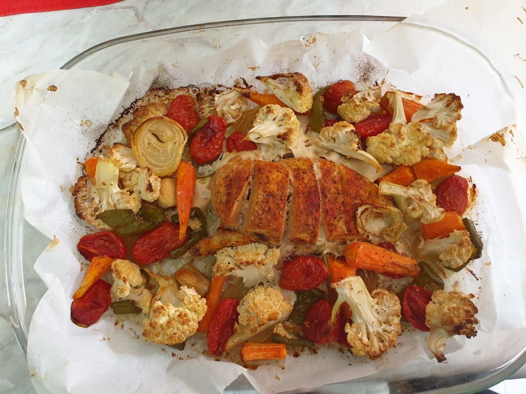 Baked chicken breast with vegetables