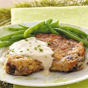 Skillet Porkchops with Mushroom Gravy