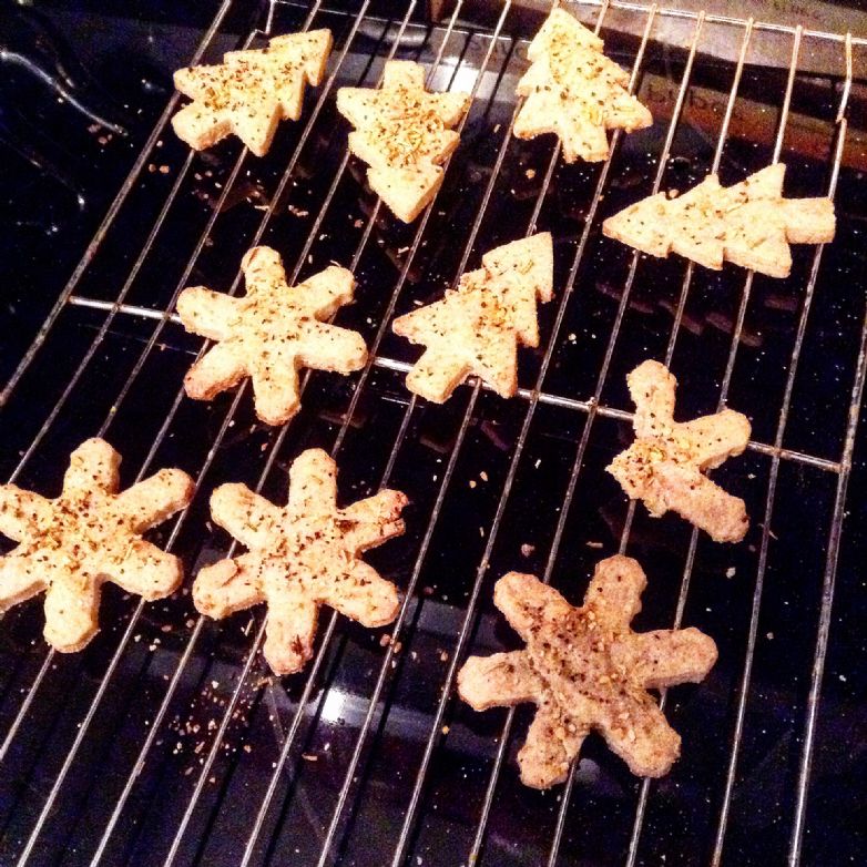 DOUBLE CHEESE STRAWS and CRACKERS