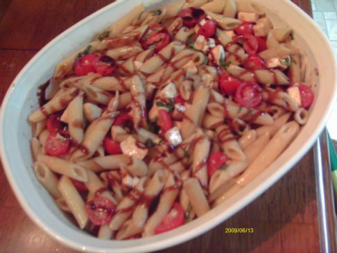 Pasta Salad with tomatoes and fresh mozzarella (1/2 cup servings)