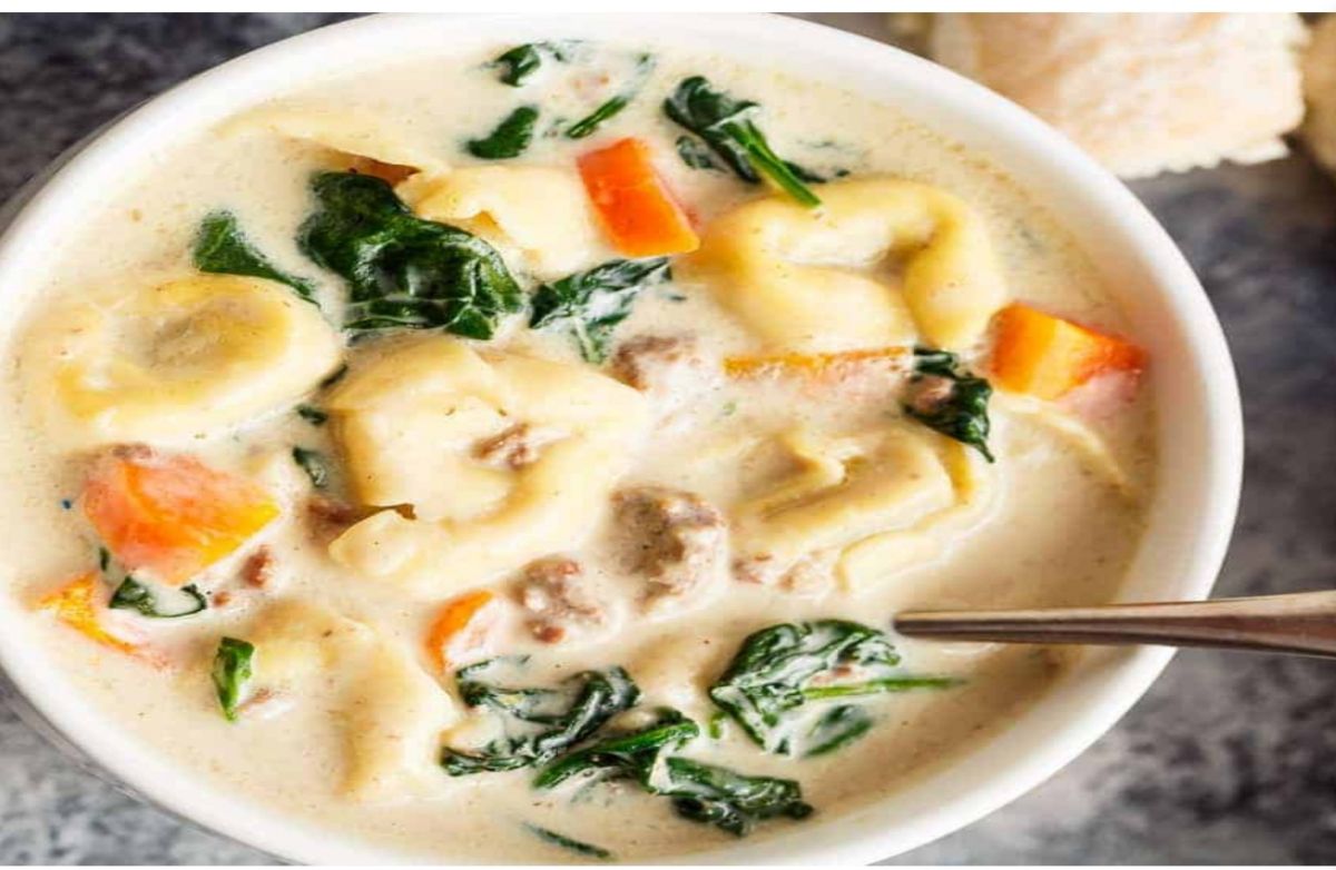 Creamy spinach tortellini soup